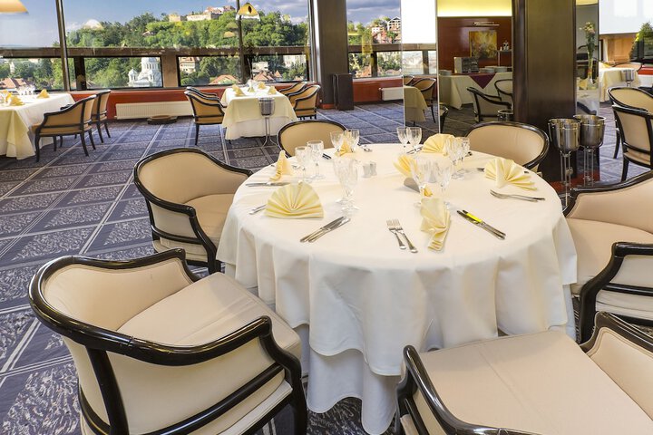 Dining 75 of 91