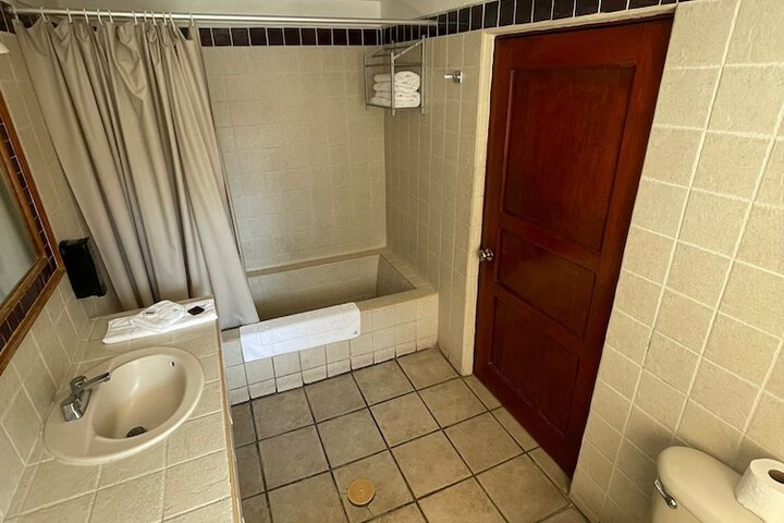 Room 9 of 37