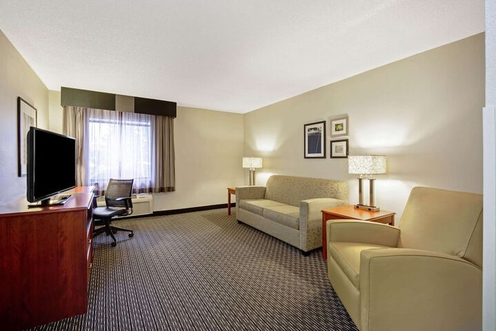 Room 15 of 28