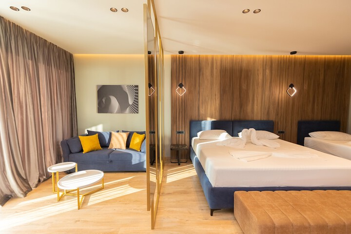 Room 18 of 80