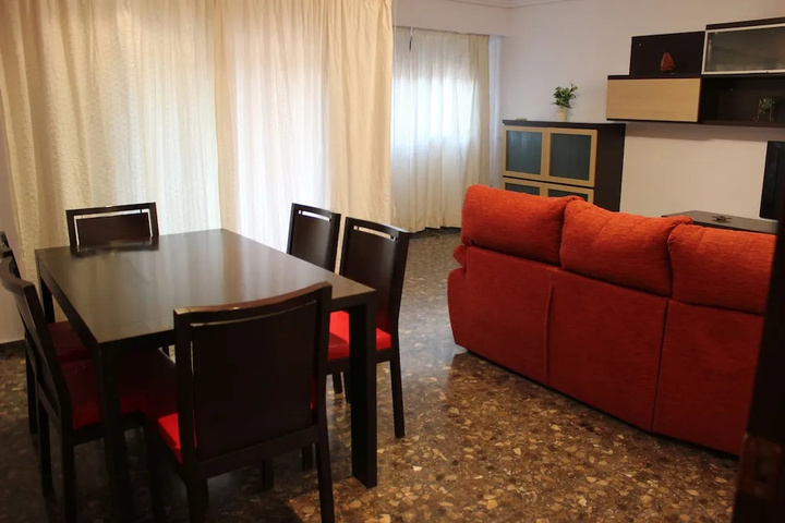 Room 4 of 10