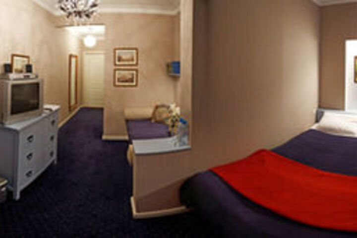 Hotel Suite Photo
