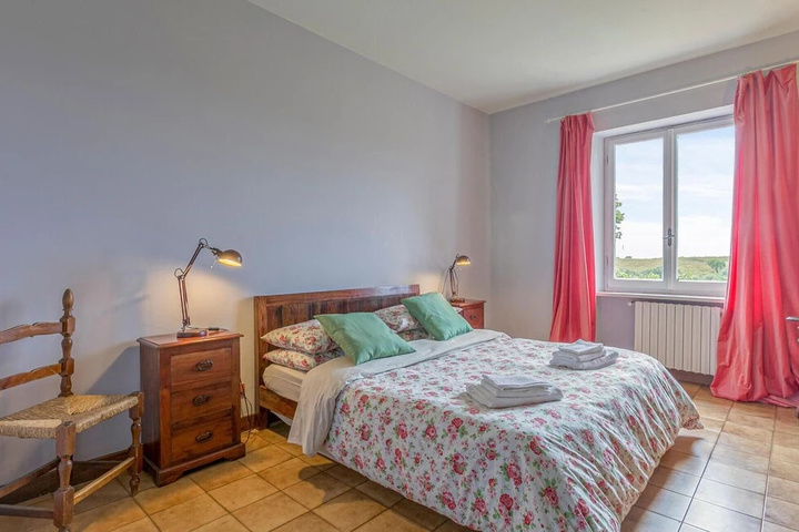 Room 4 of 17