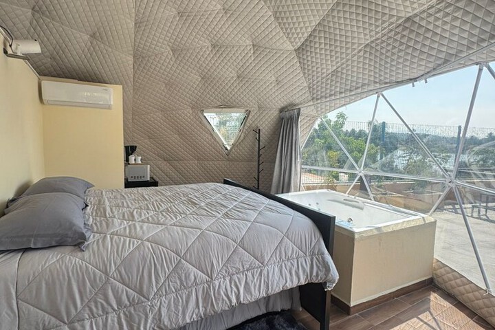 Room 10 of 77
