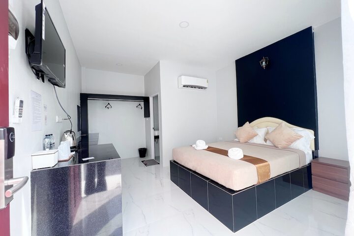 Room 8 of 26