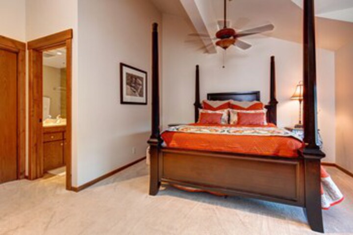 Room 18 of 28