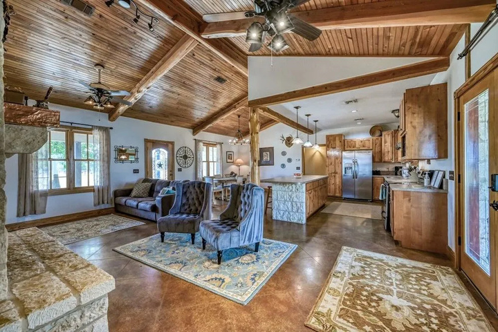 Image of Charming Country Home With Hot Tub & Fire Pit!