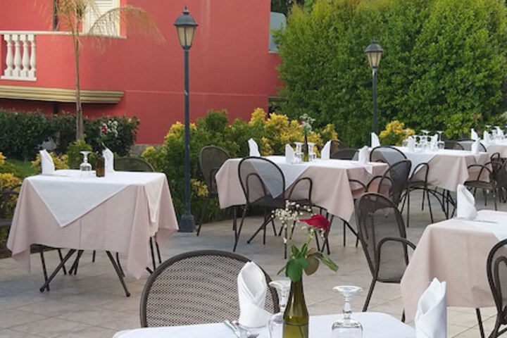 Dining 132 of 183