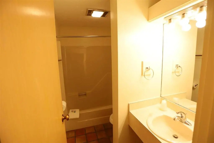 Room 5 of 6