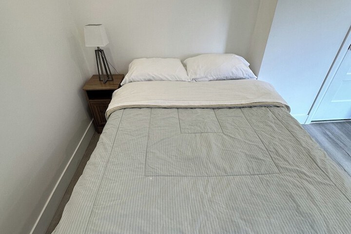 Room 32 of 61