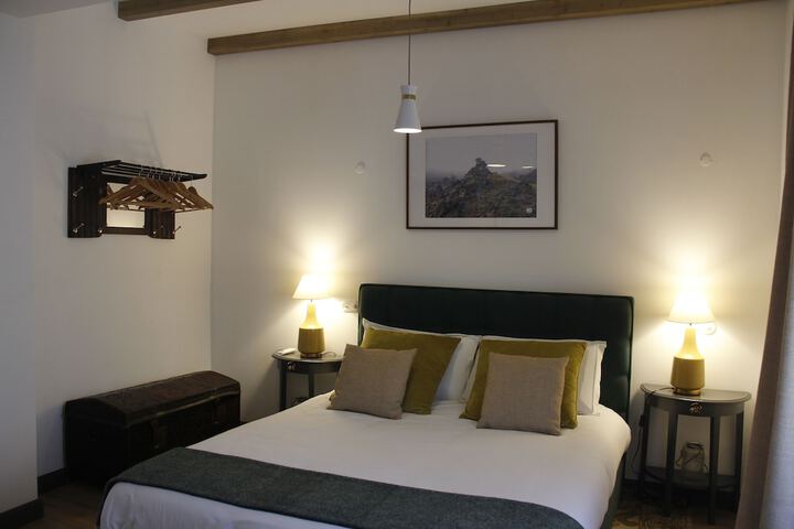 Room 9 of 77