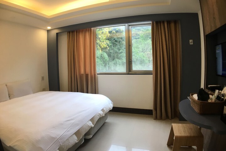 Room 6 of 31