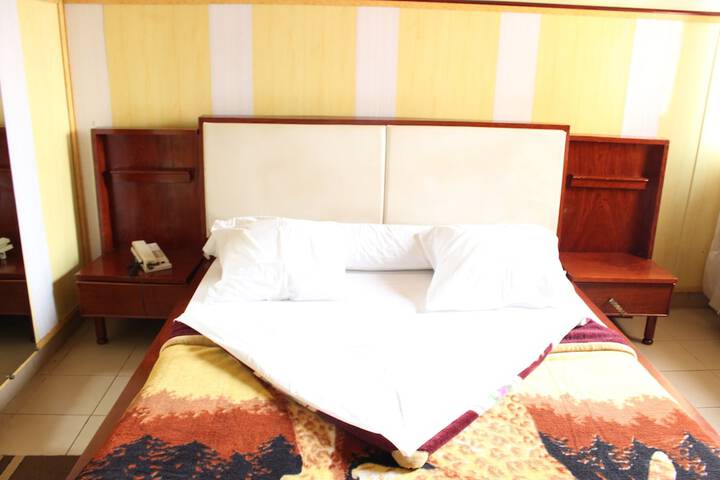 Room 17 of 38
