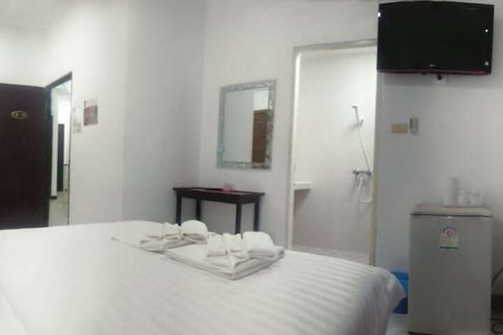 Room 5 of 44