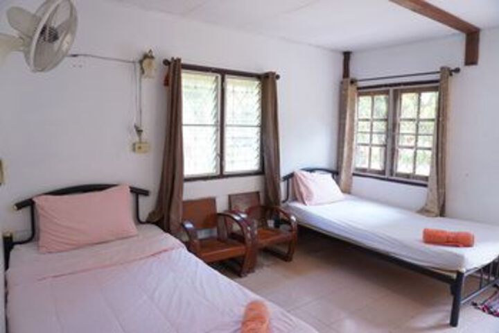 Room 13 of 38