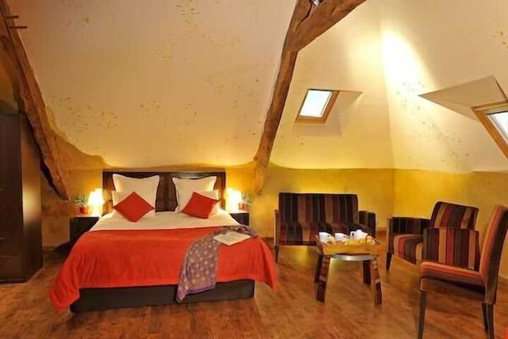Room 4 of 18