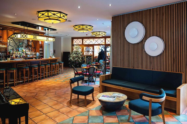 Entrance & Lobby