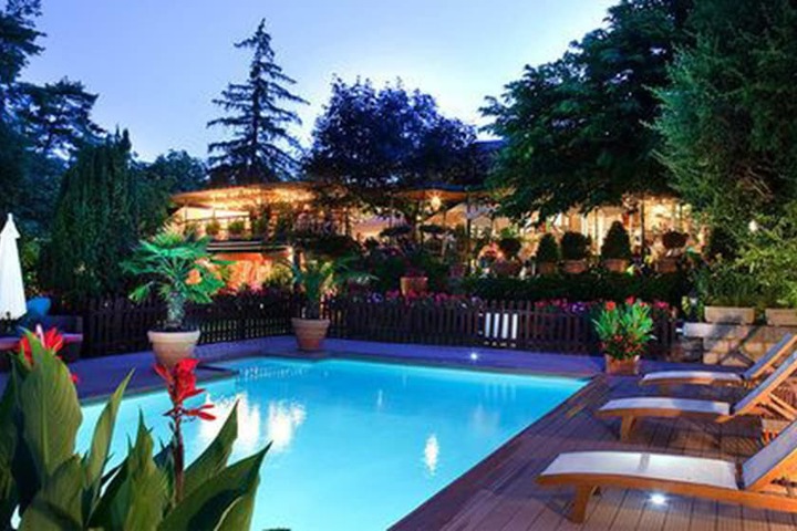 Hotel with Pool