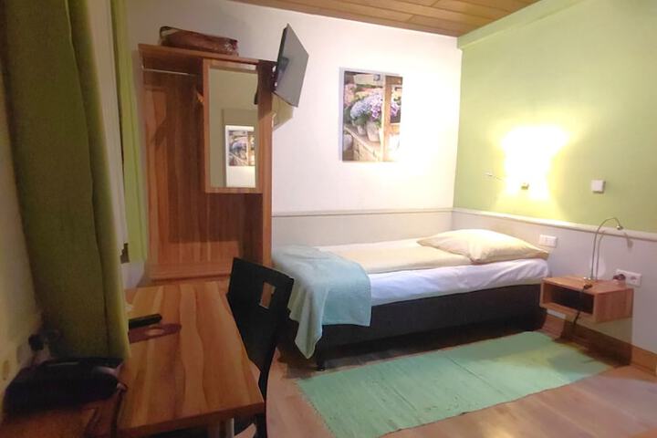 Room 44 of 76