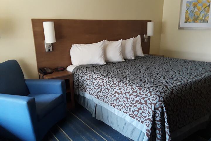 1 King Bed (8 of 8)