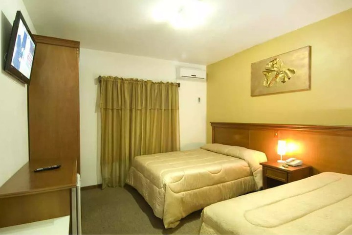 Room 5 of 9