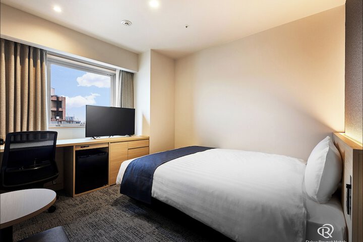 Room 7 of 32
