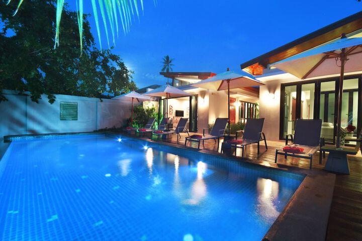 Hotel Pool