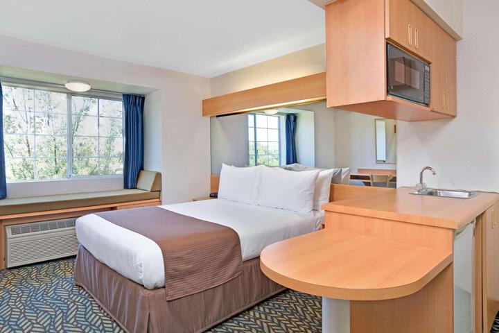 2 Queen Beds Mobility Accessible (5 of 15)