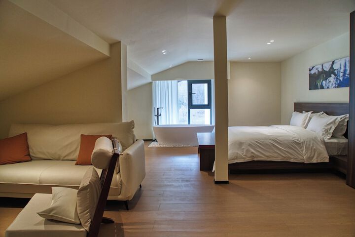Room 25 of 68