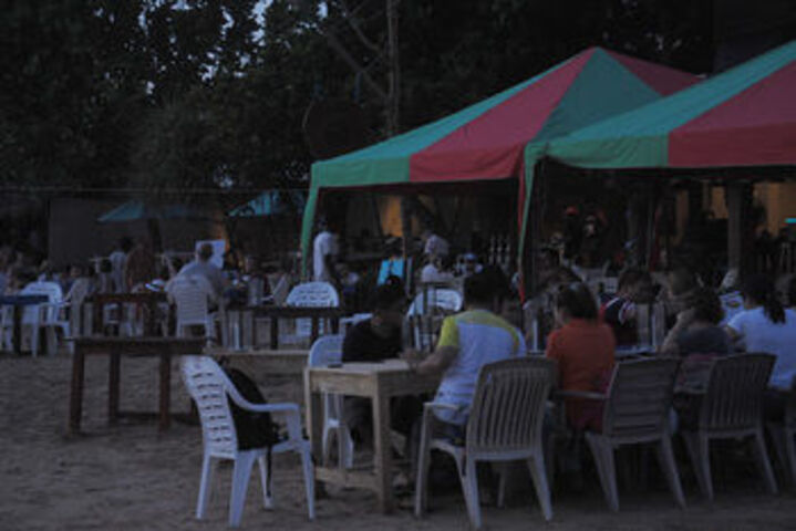 Dining 42 of 48