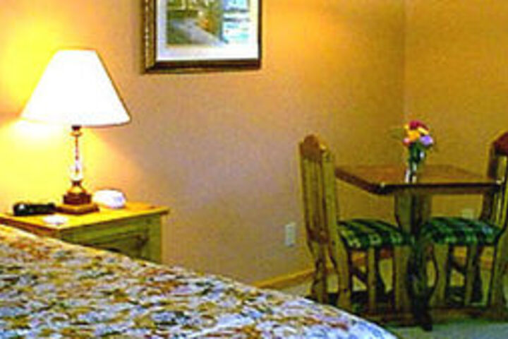 Room 5 of 9