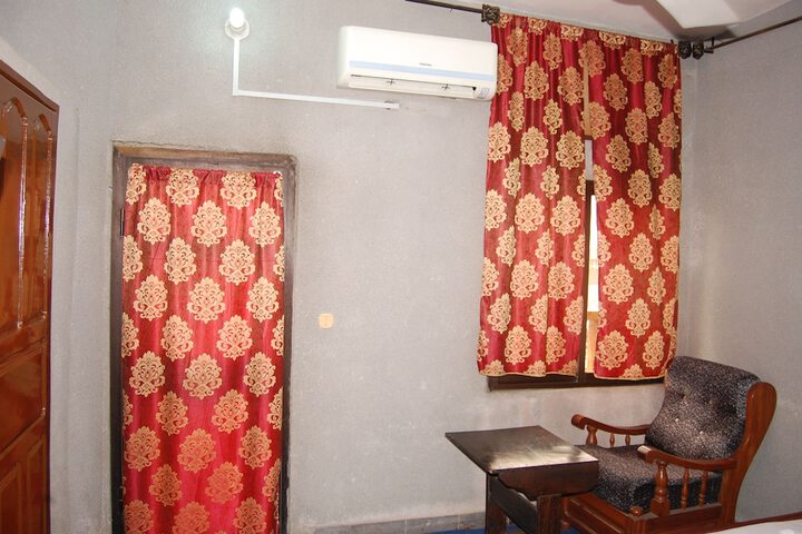 Room 19 of 38