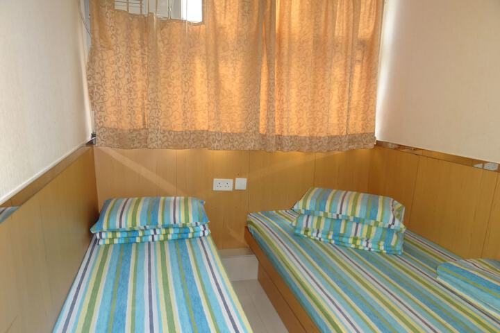 Room 13 of 32