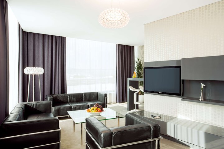 Room 32 of 72