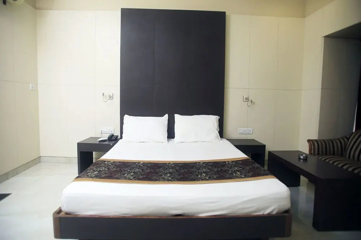 Room 5 of 11