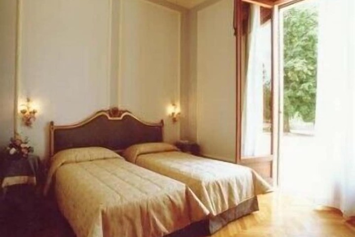 Room 12 of 70