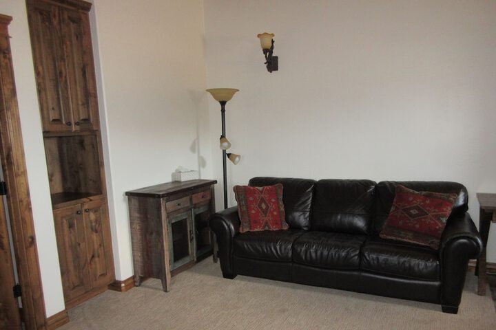 Room 11 of 28