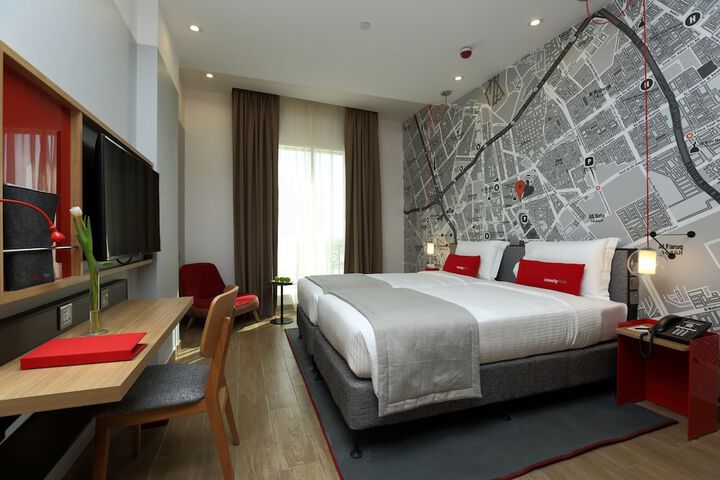 Room 21 of 195