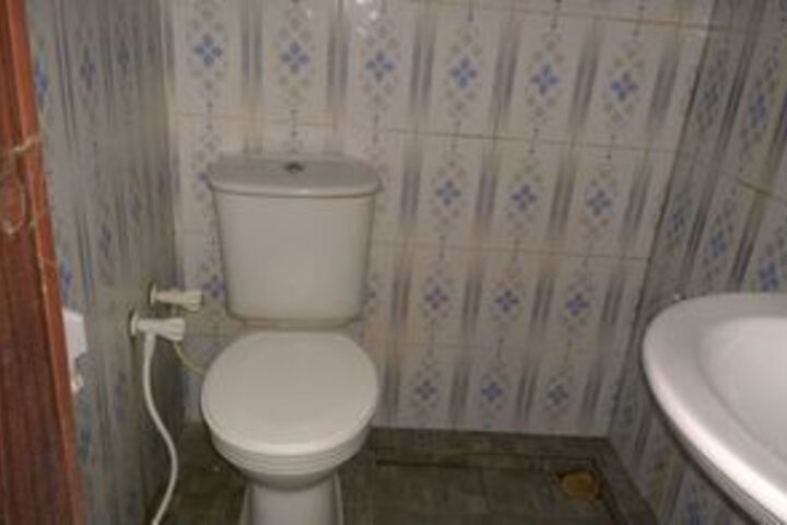 Room 5 of 16