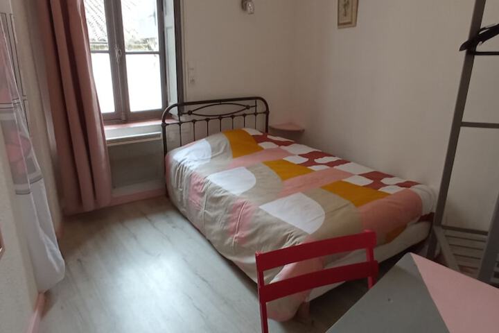 Room 9 of 18