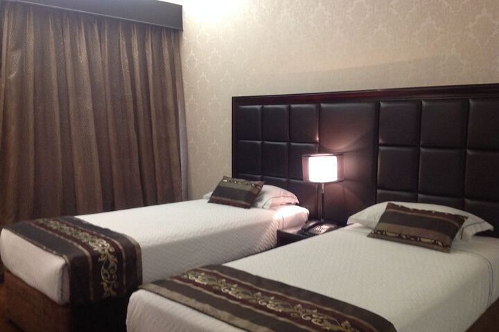 Room 6 of 48
