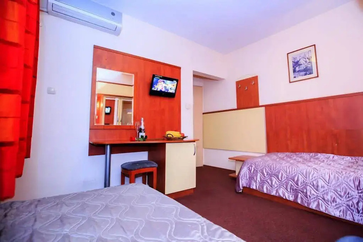 Room 4 of 19