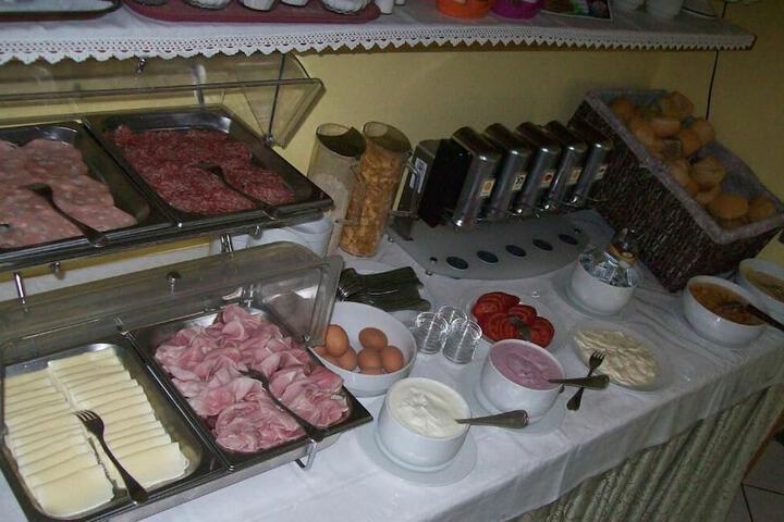 Dining 40 of 58