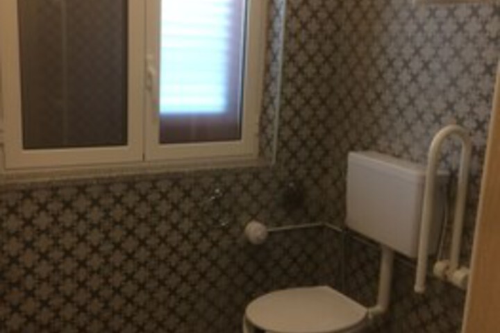 Room 4 of 43
