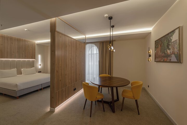 Room 28 of 43