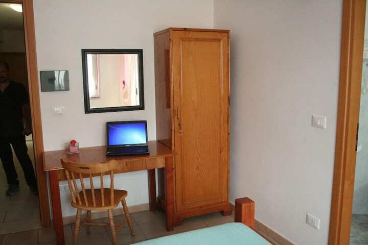 Room 17 of 42