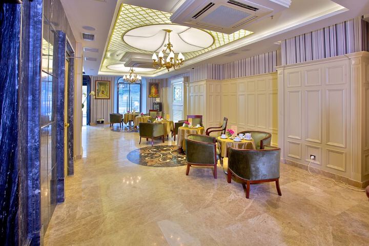 Entrance & Lobby