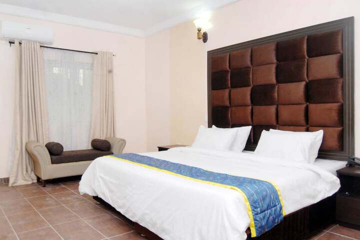 Room 8 of 28