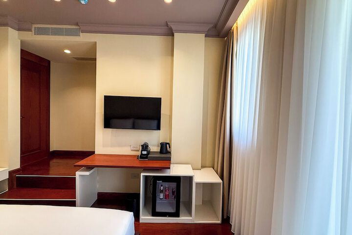 Room 4 of 96
