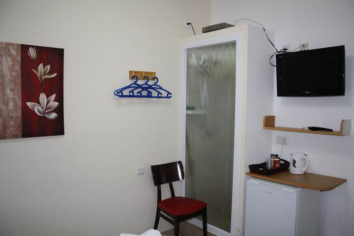 Room 19 of 57
